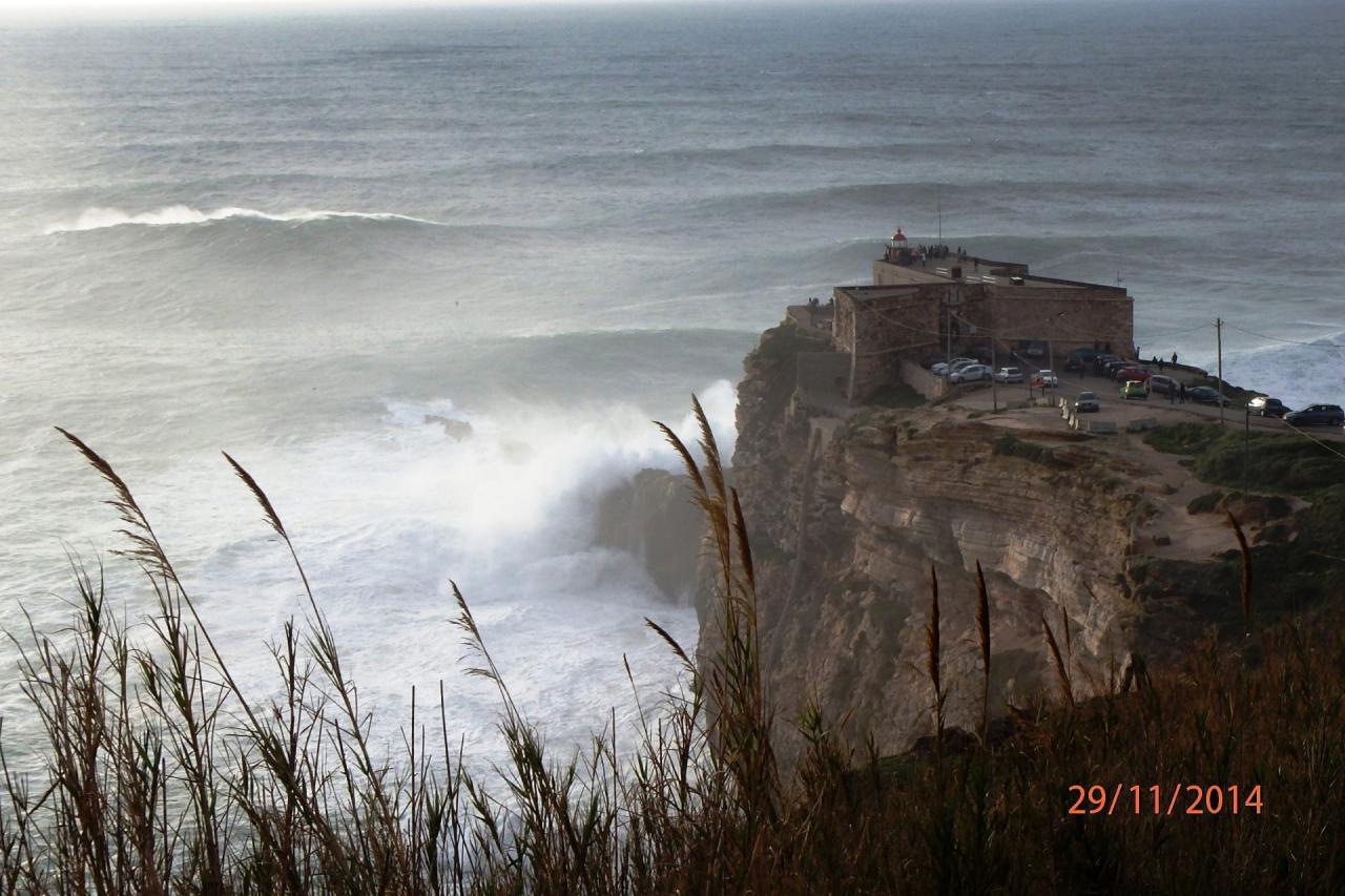Grosses vagues au fort de Sitio