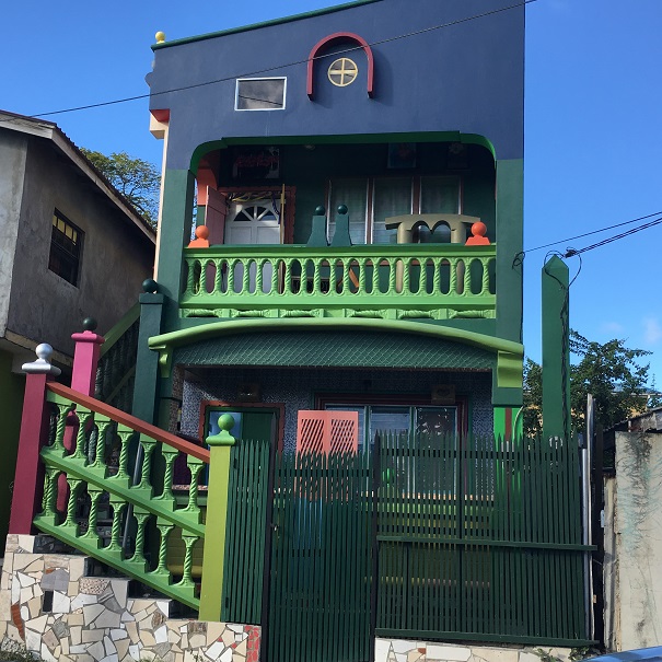 Gros Ilet - une maison très colorée