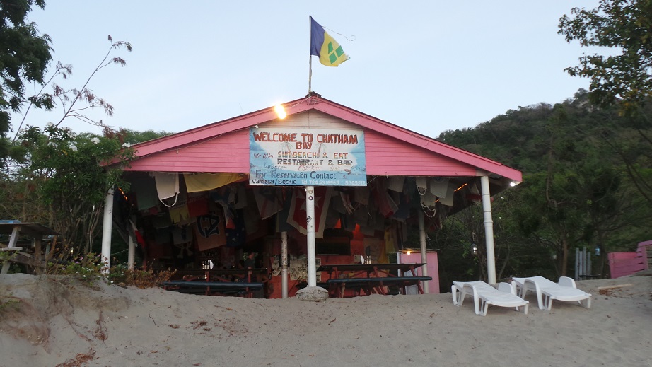 Un des bars de plage à Chatham Bay