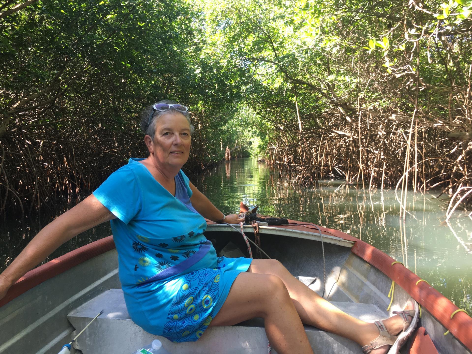 Cath dans la mangrove